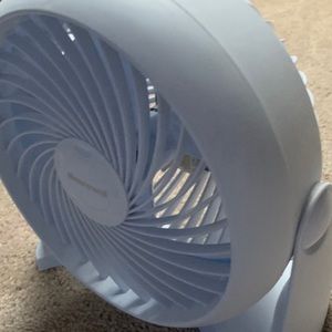 White Honeywell mini fan